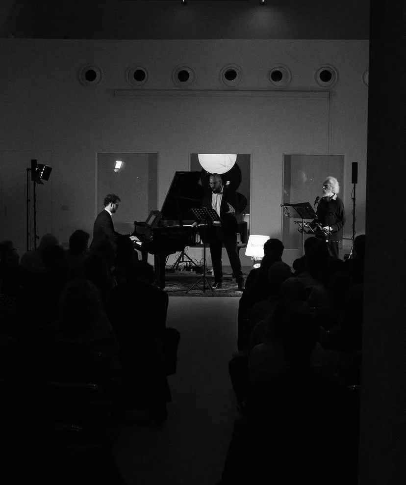 Sul palco: pianoforte e baritenore